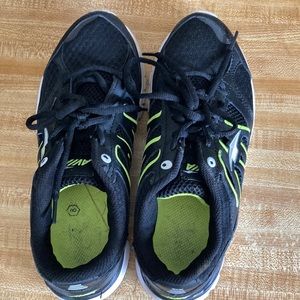Women’s size 8 EVI a running sneaker